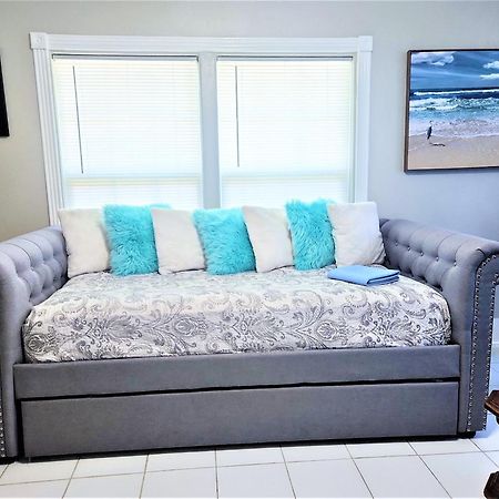 Casaazul-2605A-Couples Retreat By Beach & Pleasure Pier 1 Block Away- 2Bed 2Bath- 7 Minutes To Cruise Terminal 加尔维斯敦 外观 照片