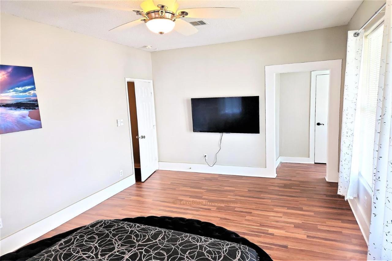 Casaazul-2605A-Couples Retreat By Beach & Pleasure Pier 1 Block Away- 2Bed 2Bath- 7 Minutes To Cruise Terminal 加尔维斯敦 外观 照片