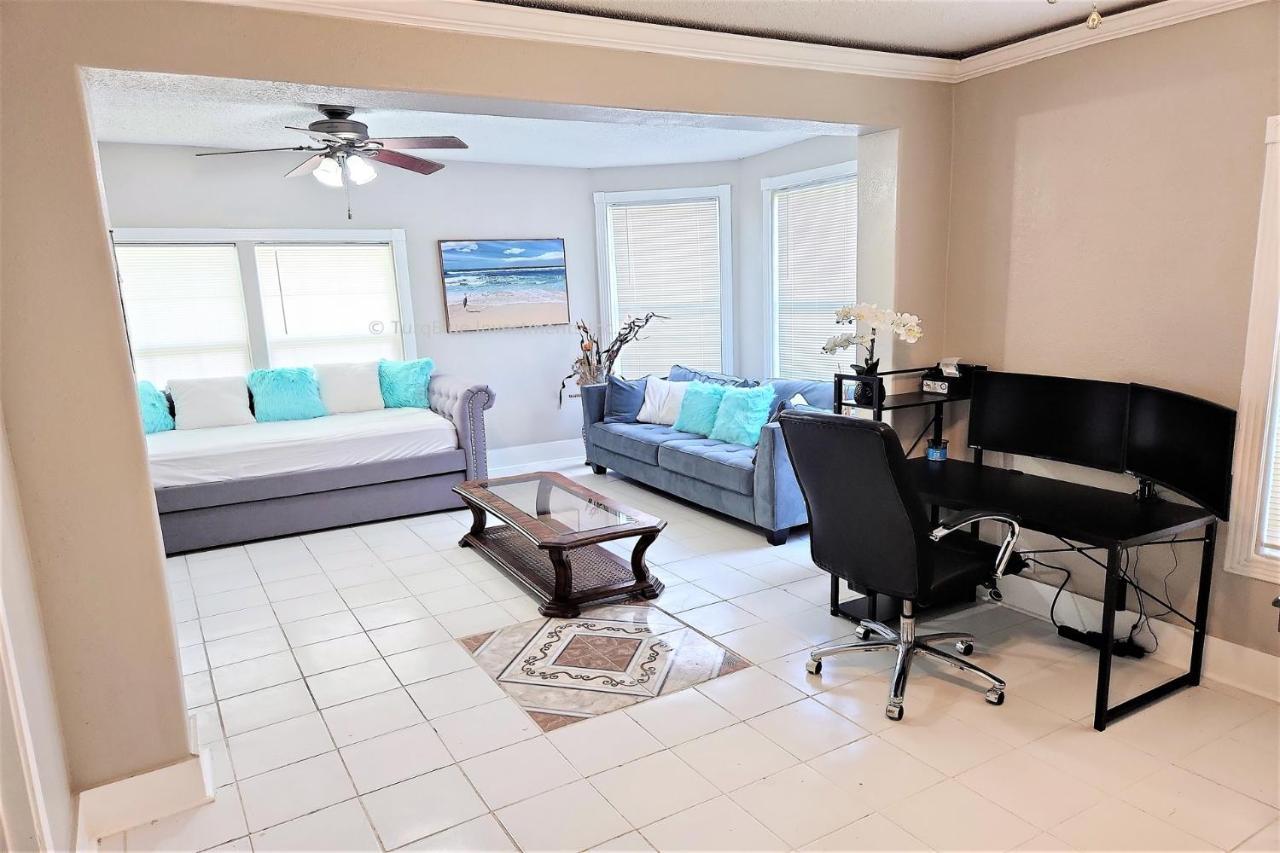 Casaazul-2605A-Couples Retreat By Beach & Pleasure Pier 1 Block Away- 2Bed 2Bath- 7 Minutes To Cruise Terminal 加尔维斯敦 外观 照片