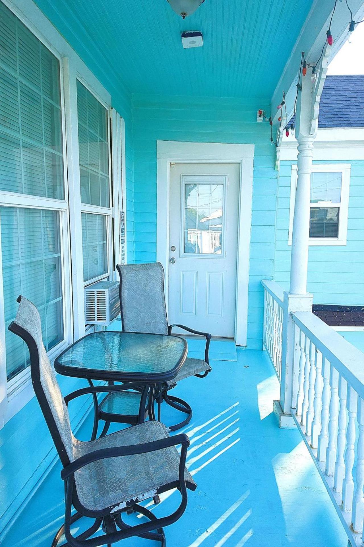 Casaazul-2605A-Couples Retreat By Beach & Pleasure Pier 1 Block Away- 2Bed 2Bath- 7 Minutes To Cruise Terminal 加尔维斯敦 外观 照片